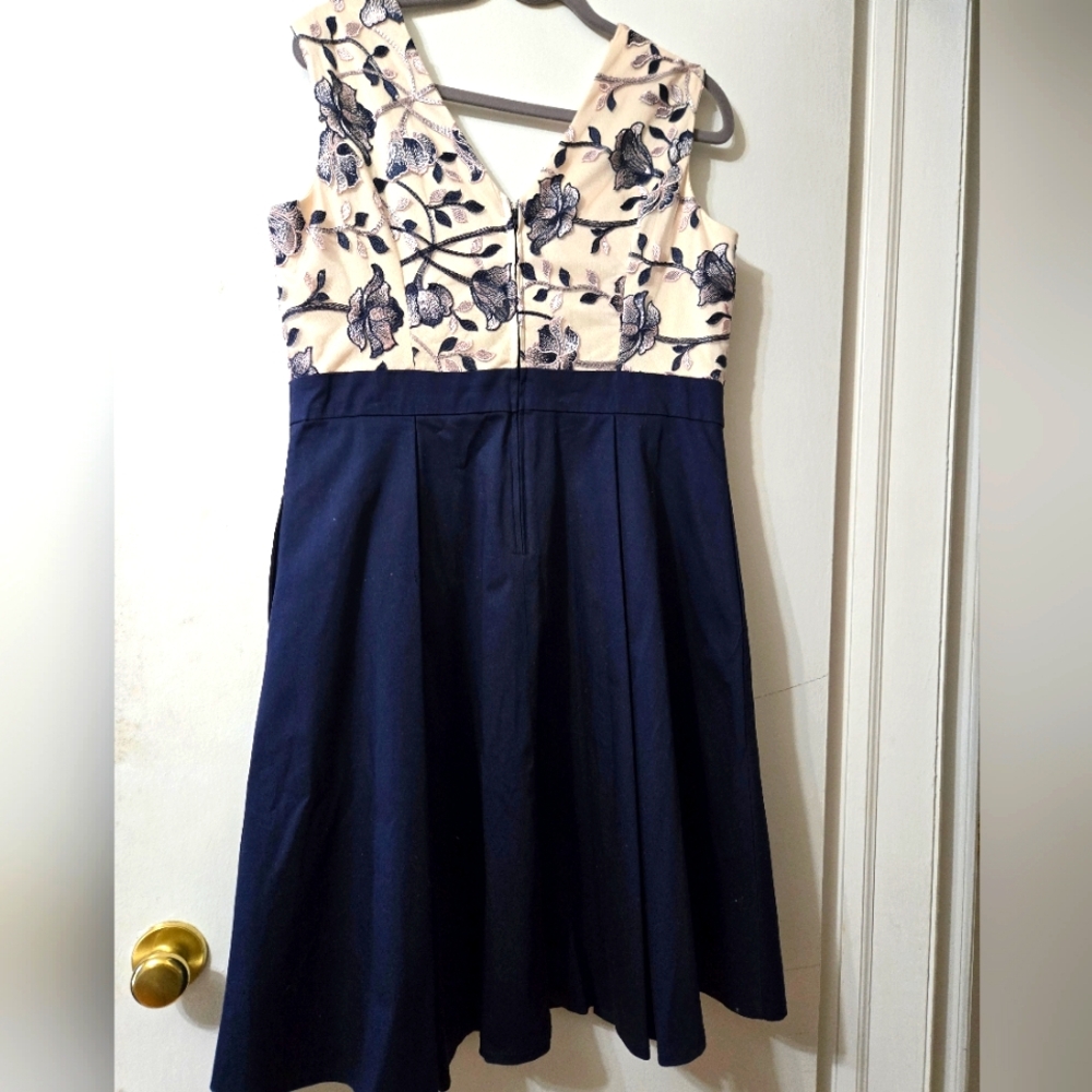 SIZE XL Sleeveless Dress with Navy Skirt(NWOT)